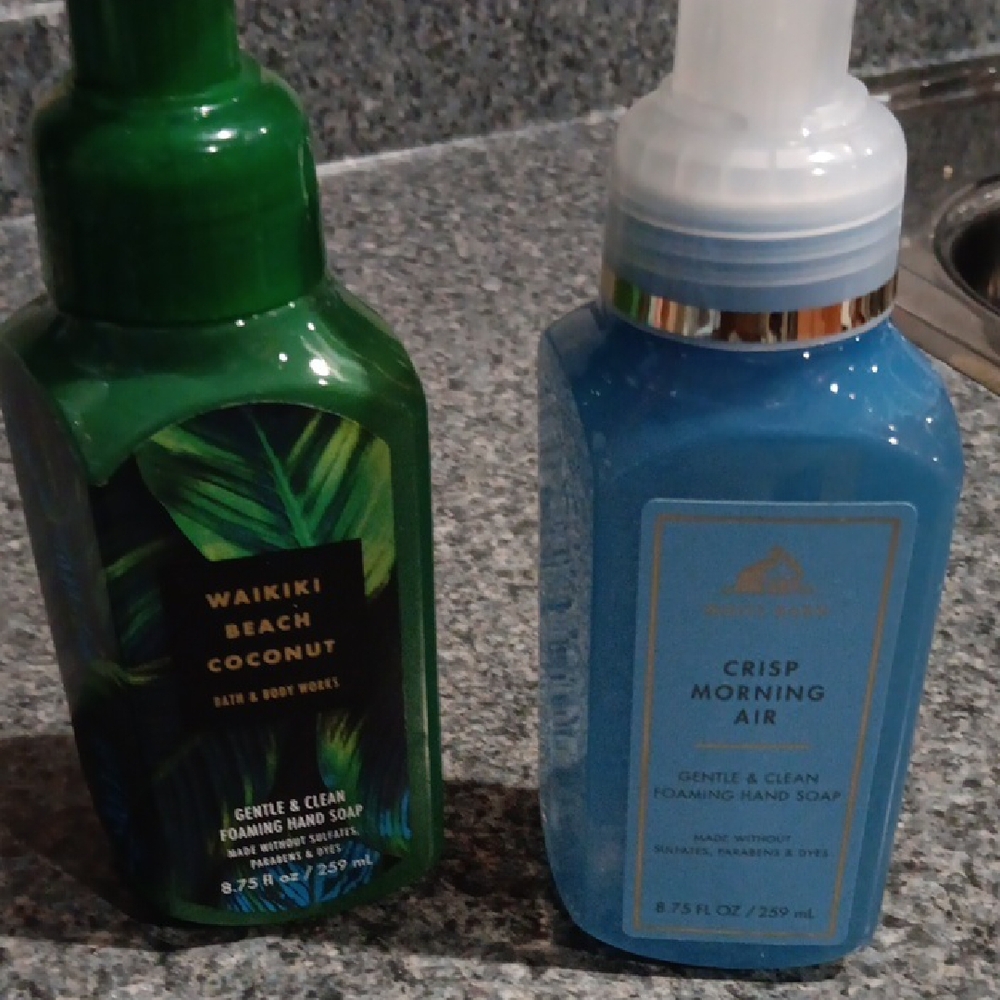 Bath & Body Works Foaming Hand Soap Set - Peach, Blue, Green - Picture 3 of 7